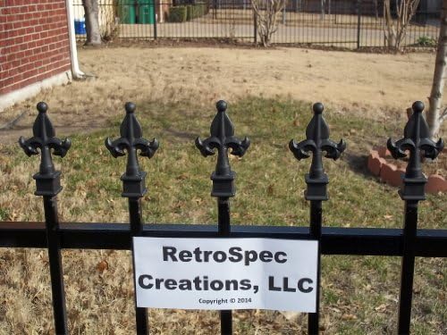 Pack of 25 Black Plastic Fence Finials with Fleur-de-lis Design