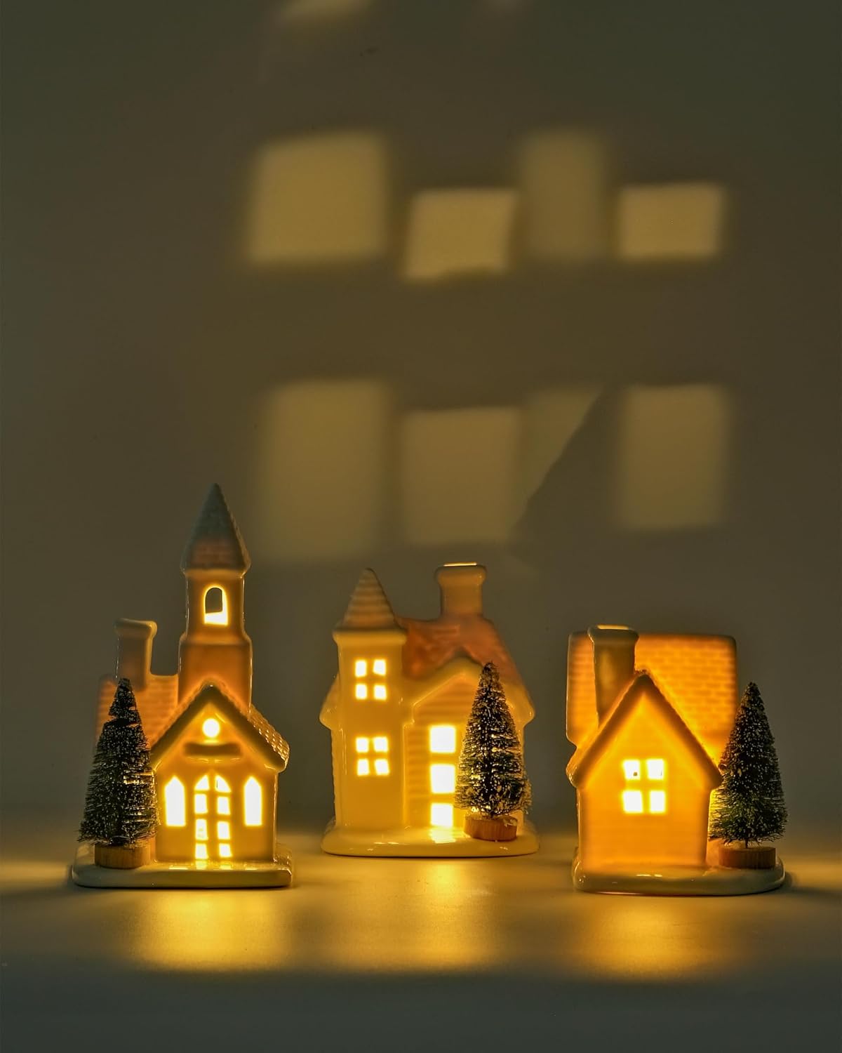 DN DECONATION 3Pcs Lighted White Christmas Ceramic Houses Village Set