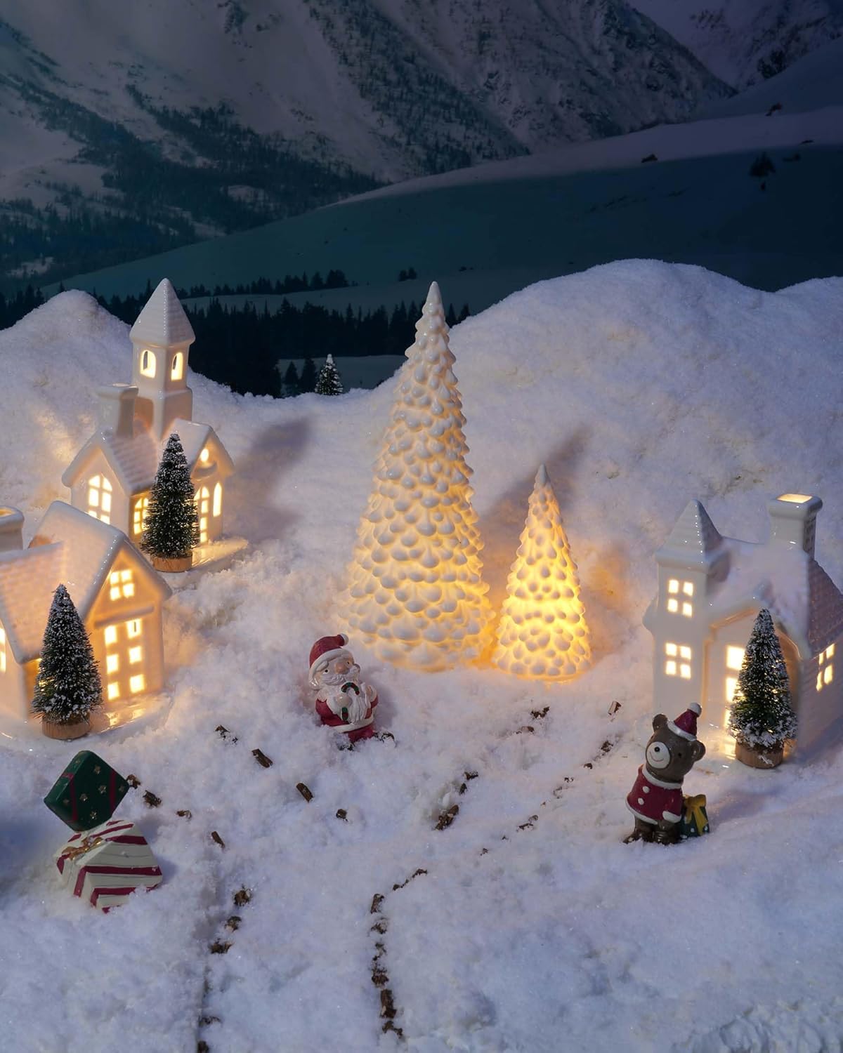 DN DECONATION 3Pcs Lighted White Christmas Ceramic Houses Village Set