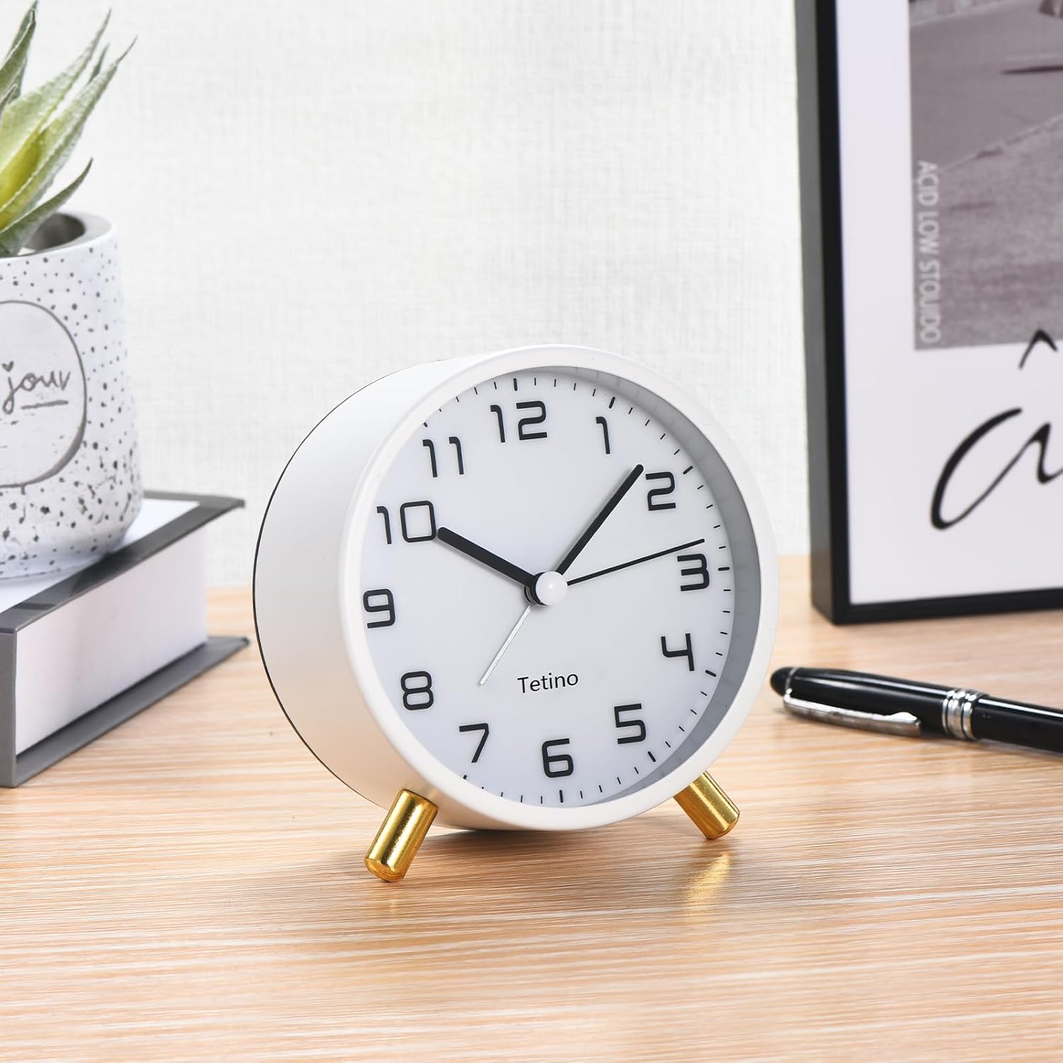 Tetino Analog Alarm Clock with Night Light White